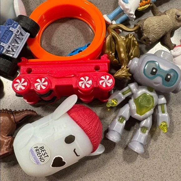 BUNDLE | Random kids toys | meal & blind bags toys - Picture 5 of 6